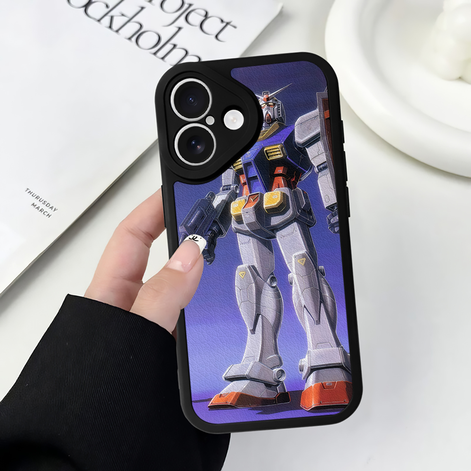 （画像用） 機動戦士ガンダム Mobile Suit Gundam 【iPhone 16シリーズ対応】シリコンスマホケース（レザー調） 材質：シリコン